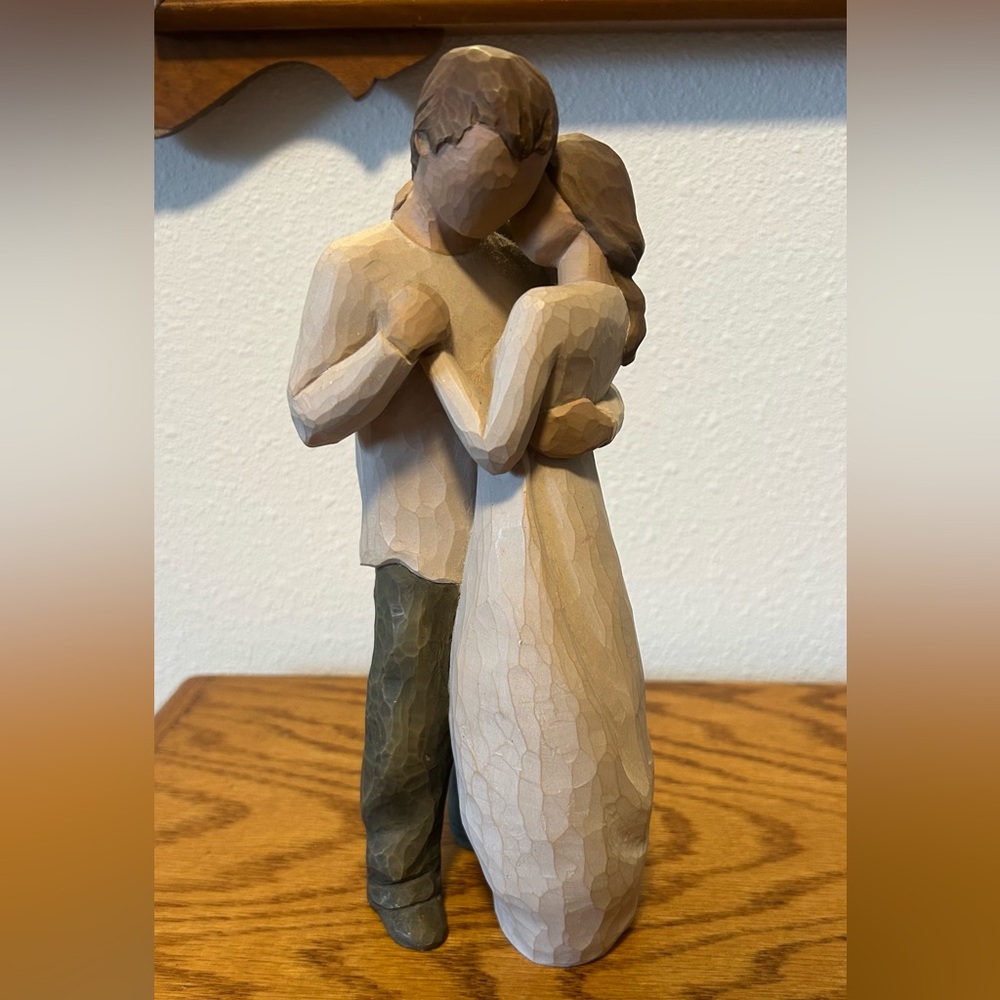Promise sculpted figure by Susan Lordi | Willow Tree